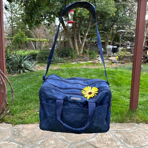 ⛺️ LAND’S END; Large VINTAGE Navy Travel/Overnight/Kid’s Bag w/Storage Pockets! - Picture 2 of 16